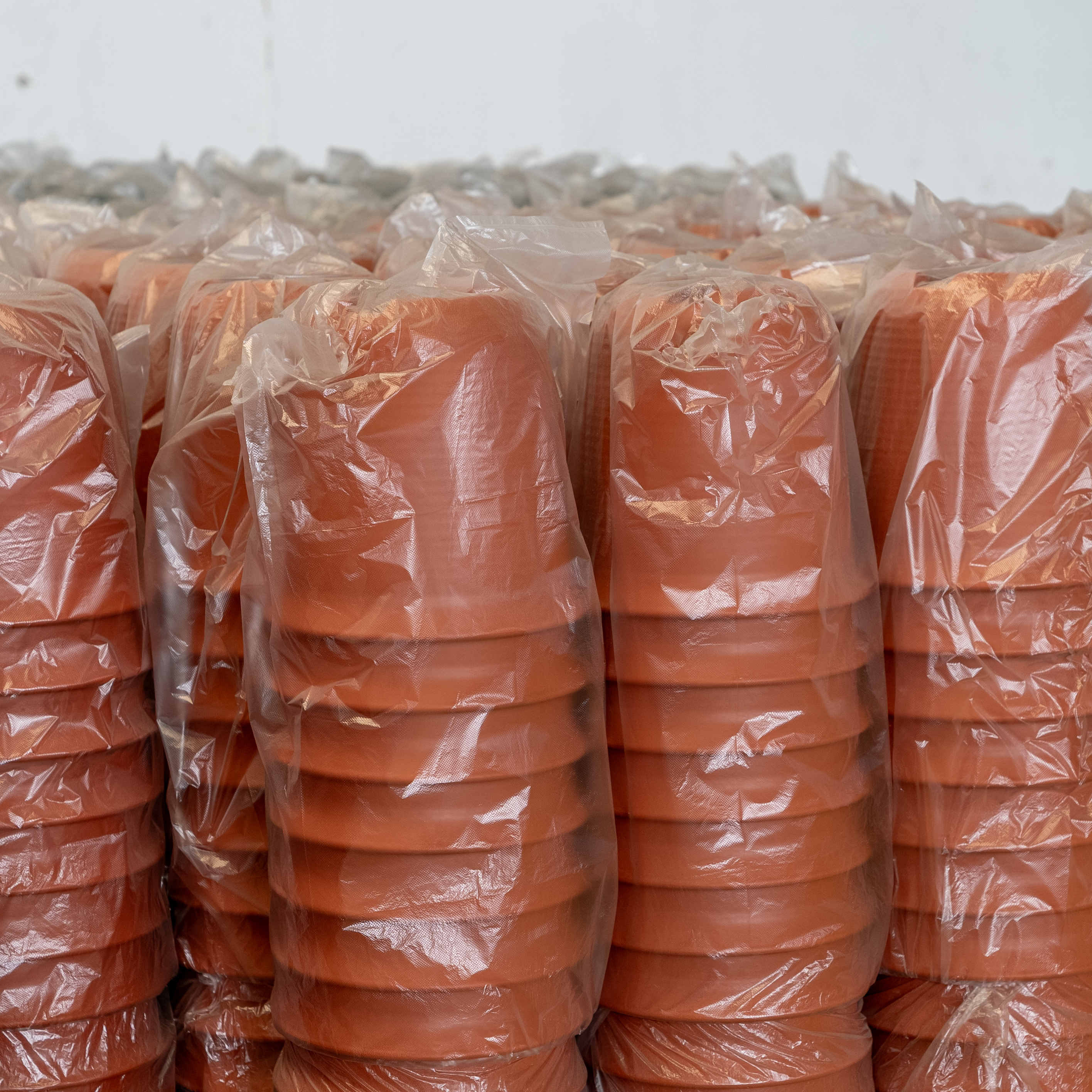 Heavy Duty PP Flower Pot with Drainage Hole Design